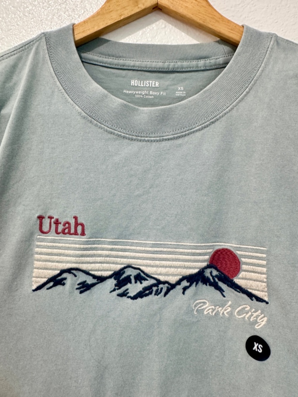 Men’s Hollister Park City Utah Baby Blue Cotton Embroidered T Shirt Crew Neck XS
